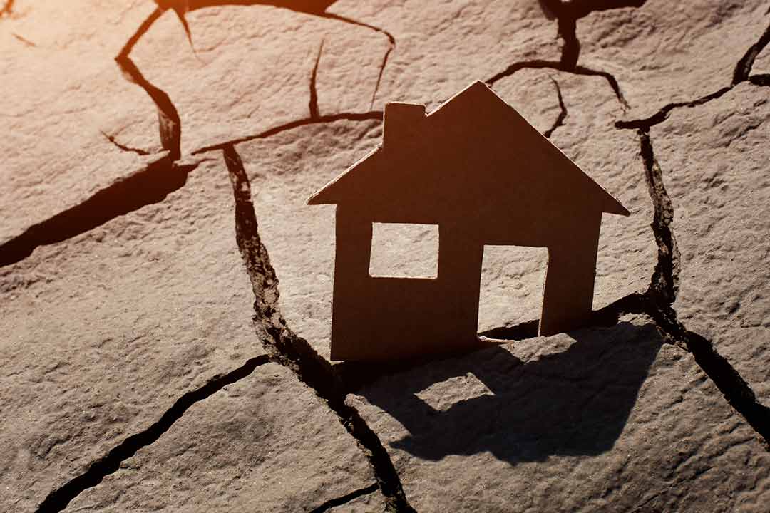 earthquake house